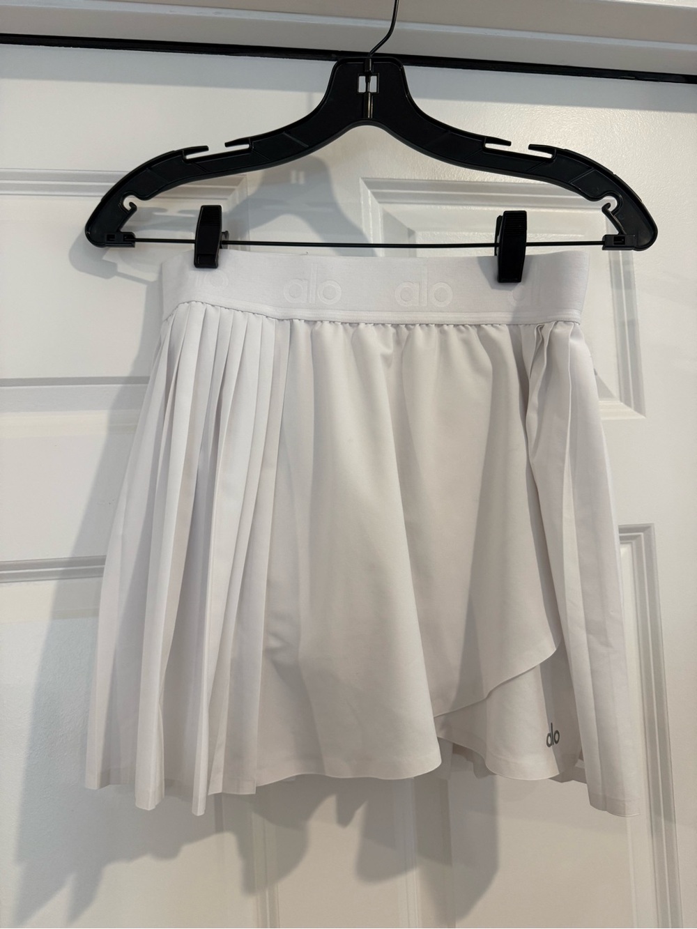 ALO Yoga White Pleated Tennis Mini Skort